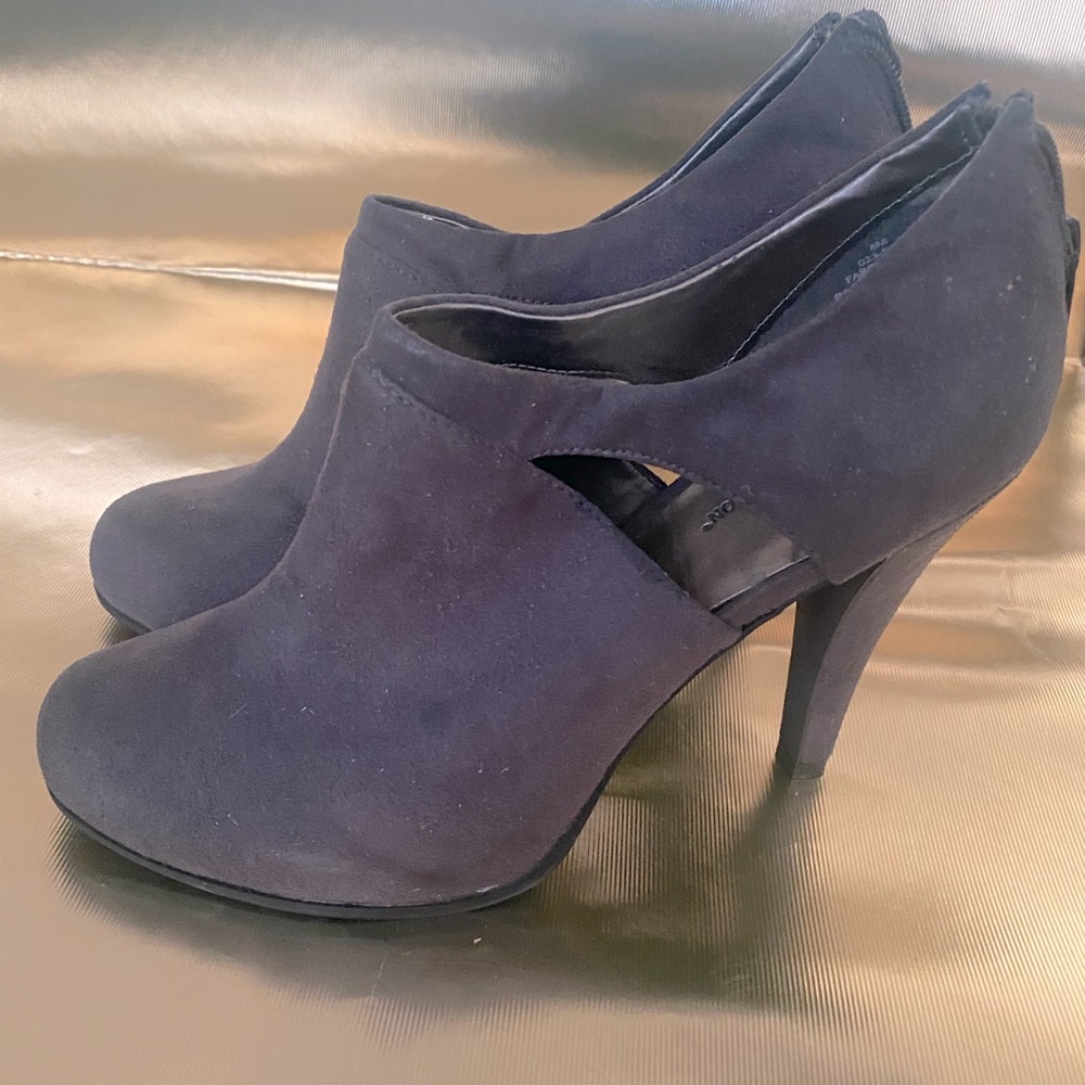 Worthington grey, suede, zipper back, stiletto, booties